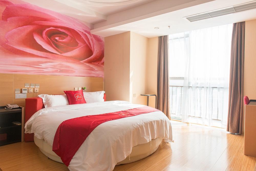 Thank Inn Plus Hotel Sichuan Neijiang Hongxing Red Star Macalline Exterior foto